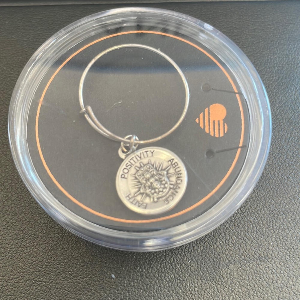 NWT Alex and Ani Hand of Fatima ring